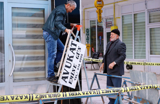 Şehide haciz gönderen avukatın bürosu bu hale geldi!