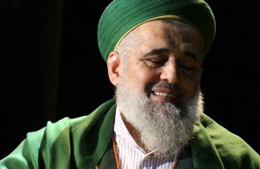 Uşşaki Cemaati liderinin elini öpen cennete gidiyormuş