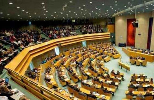 Hollanda Parlamentosu'nda Zeytin Dalı oturumu