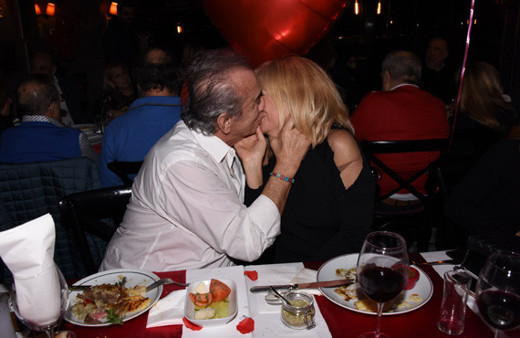 Liseli aşıklar gibi kutladılar