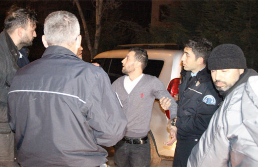 Polisten kaçtı yakalanınca 'Ben terörist miyim' dedi