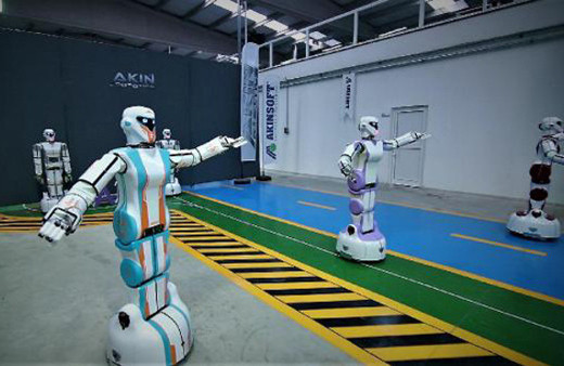 Yanlış duymadınız! İnsansı robot, 'Erik Dalı' oynuyor