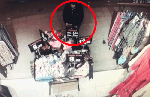 Bere çalarken kameralara yakalandı!