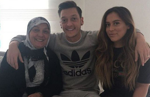 Mesut Özil'in ailesi çok yoksulmuş! Annesi temizlikçi babası...