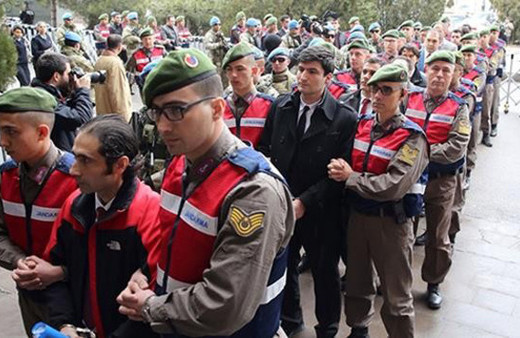 Ömer Halisdemir davasında gerginlik! Sanıklara saldırdılar
