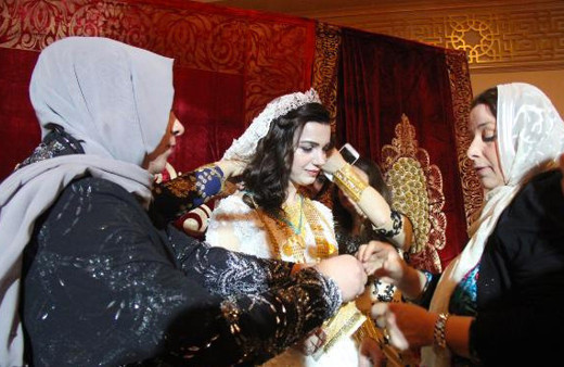 Aşiret düğününde gelini altına boğdular! 