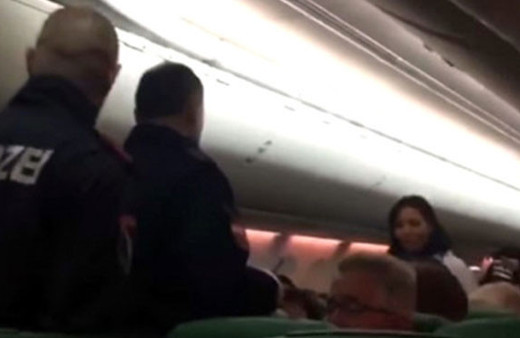 Gaz çıkaran yolcu uçağa acil iniş yaptırdı