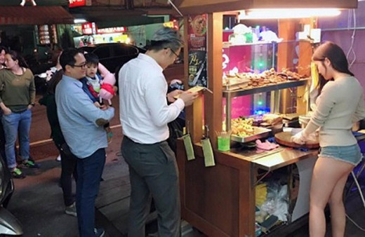 Neredeyse batıyordu! Seksi model sayesinde köşeyi döndü