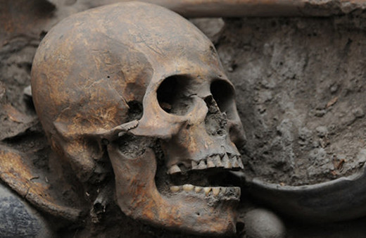 Arkeologlardan inanılmaz buluş! 10 iskelet iç içe...