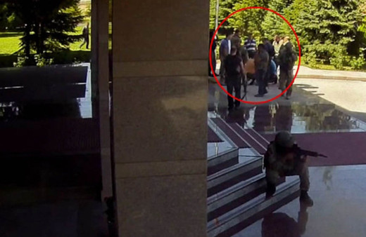 Aksakallı'nın Halisdemir’i alnından öptüğü an! Yeni görüntüler çıktı