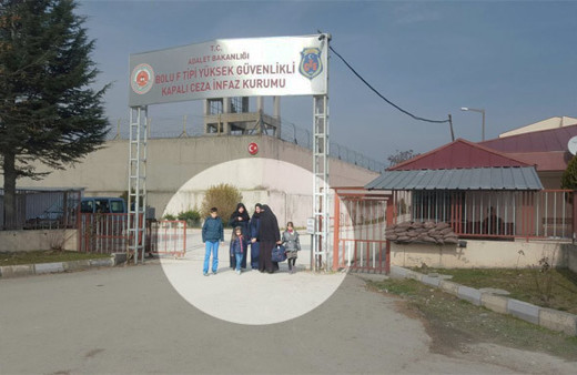 Semra Kuytul çocukları ile eşi Alparslan Kuytul'a gitti