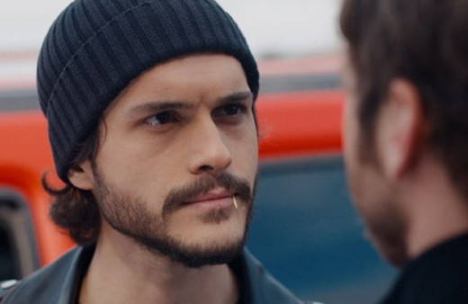 Çukur 18. yeni bölüm 2. özel sahne: Emrah Amir, meslektaşından özür diliyor