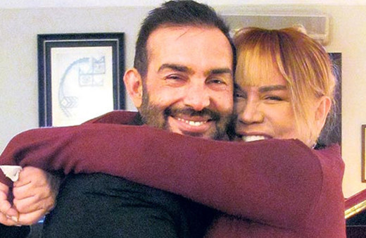 Apar topar hastaneye kaldırıldı! Ünlü isim yoğun bakımda