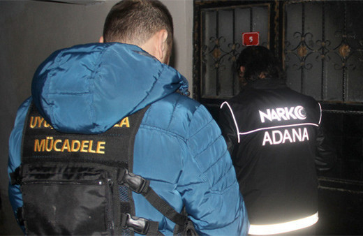 Dizi filmde uyuşturucuyu övenlere operasyon