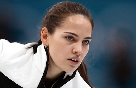 'Rus Angeline Jolie'nin güzelliği eşinin başını yaktı!