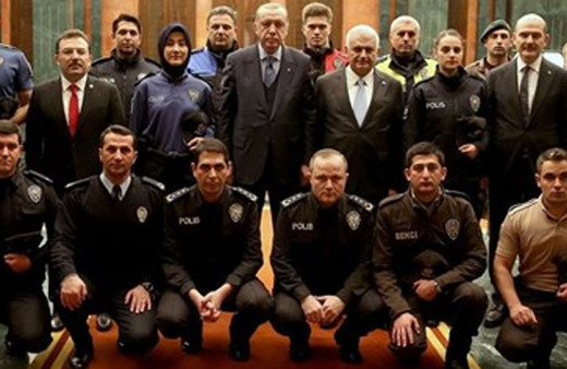 Emniyet personeli yeni üniformalarıyla Beştepe'de