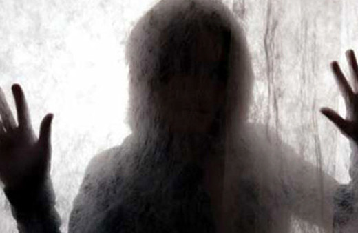 Liseli kız 'duyarsa ailem beni öldürür' deyip her şeyi öğretmene anlattı