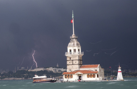 İstanbul Boğazı gemi geçişlerine kapatıldı