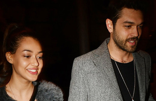 Muhabirlere yakalanmamak için öyle bir şey yaptı ki...