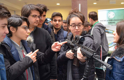 Yok artık! Çocuklara silah tanıtımı yapıldı!