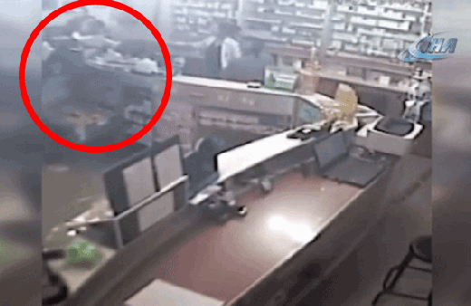 Reçetesiz ilaç alamayınca dehşet saçtı!