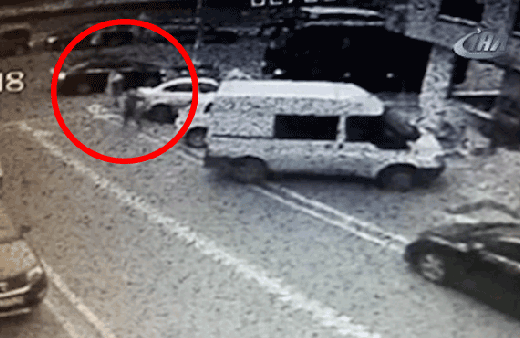 Sabah işe giden kadına kapkaç şoku!