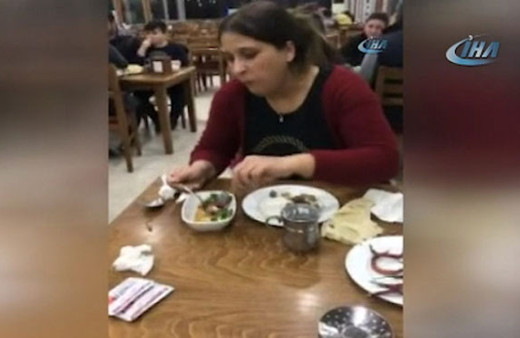 Çeyrek altın ödülü için 151 adet çöp şiş yedi