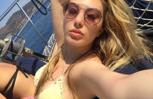 Sınırları zorladı! Yasmin Erbil jakuzili fotoğrafını paylaştı