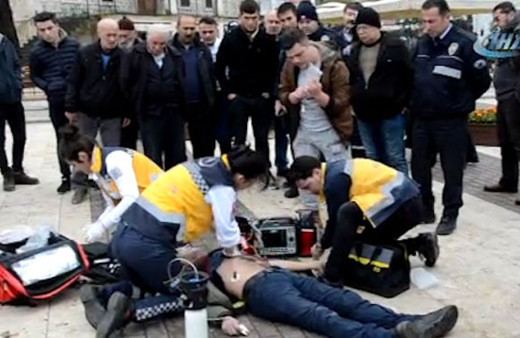 Sokak ortasında ölüm kalım mücadelesi!