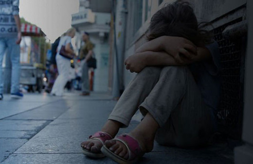 Korkunç baba! Çocuklarına yaşattıklarına bak...