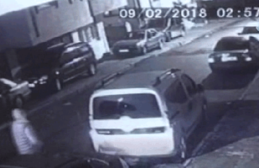 Mahalleliyi canından bezdiren oto hırsızı kameralara yakalandı