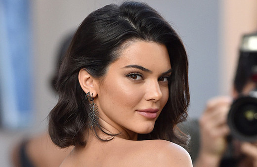 Kendall Jenner çıplak fotoğraflarını paylaştı ayakları olay oldu