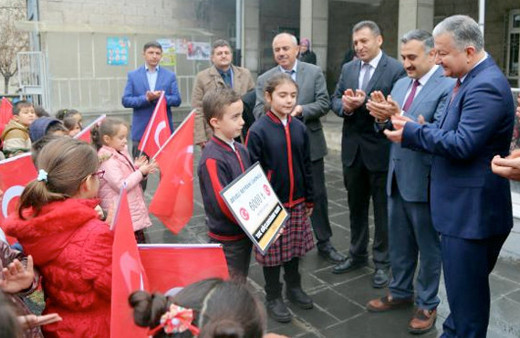 Minik öğrencilerden Mehmetçiğe 6 bin liralık bağış