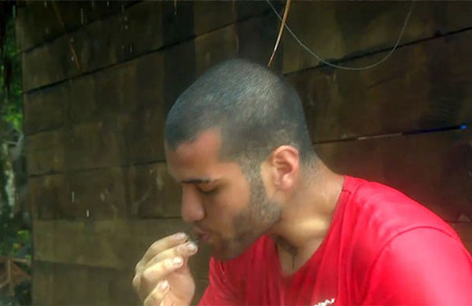 Survivor yarışmacısı bulduğu salyangozları yedi!