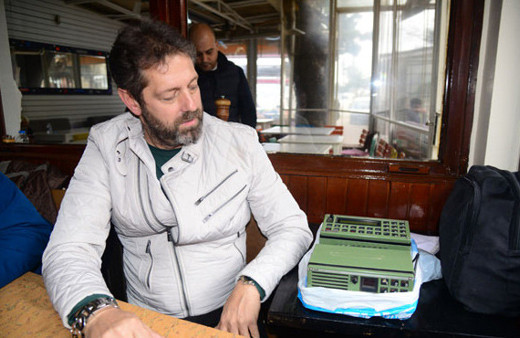 Nereden nereye! Ünlü şarkıcıya büyük şok perişan halde