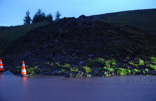 Otoyolda heyelan: İstanbul istikameti kapandı!