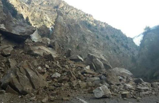 Artvin'in Şavşat ilçesinde meydana gelen heyelan kamerada