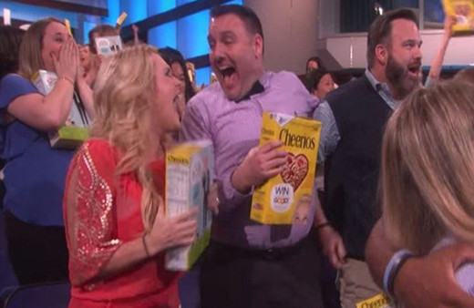 Ünlü sunucu stüdyodaki seyircilere 1 milyon dolar dağıttı