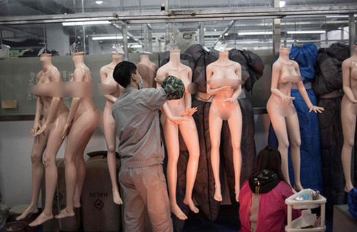 Üretim her geçen gün tüm hızıyla devam ediyor cinsel ilişki robotları...