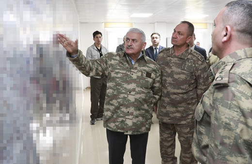 Başbakan sıcak bölgede komutandan brifing aldı