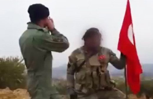 Türk bayrağı ezan okunarak dikildi!