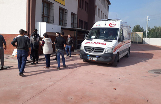 İzmir'de ilköğretim okulunda patlama: Ölü ve yaralılar var