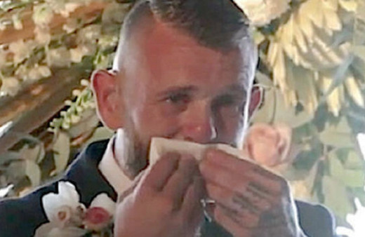 Düğünde gelinin yaptığı şey damadı bu hale getirdi milyonlarca kez izlendi