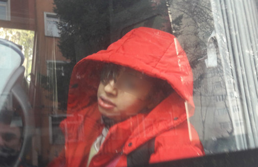 Engelli çocuk, servis aracında unutuldu