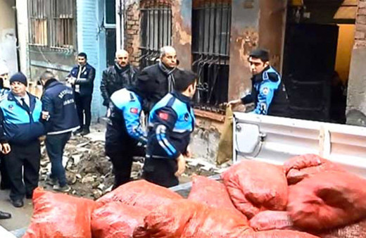 Polisten şok baskın! Bunu gören bir daha ağzına sürmez