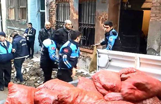 Beyoğlu'nda 2 tonluk midye dolma operasyonu