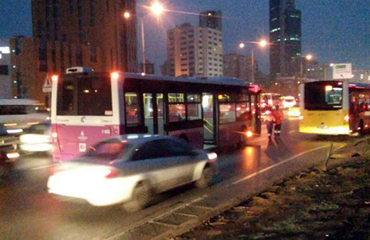 Minibüsçü dehşeti: Yolcuların önünde kurşun yağdırdı!