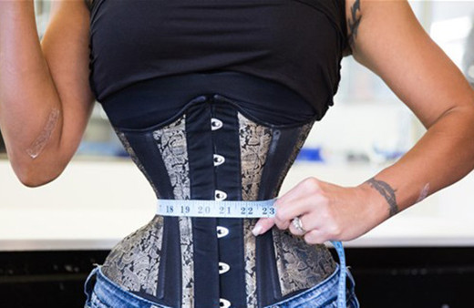 Bu kadının belini gören inanamıyor