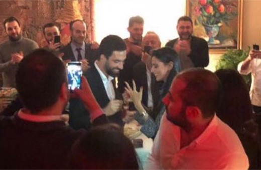 Arda Turan'dan Aslıhan Doğan'a evlenme teklifi