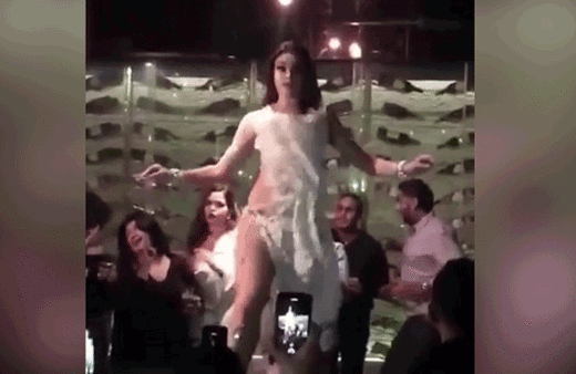 Mısır, Rus dansözü 'çok seksi' olduğu için sınır dışı ediyor